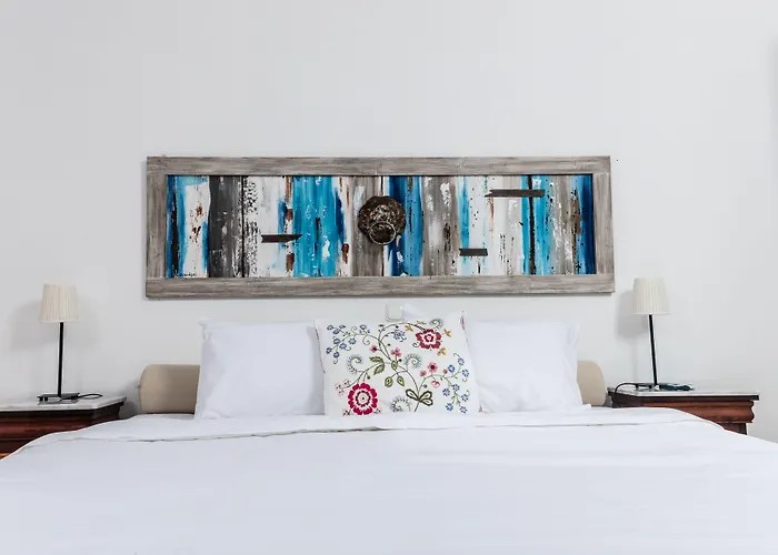 Rhenia Mykonos מלון